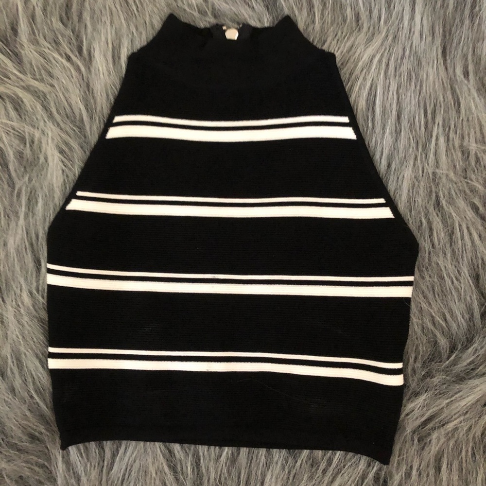 Black and White Olivaceous Top🤍🖤
